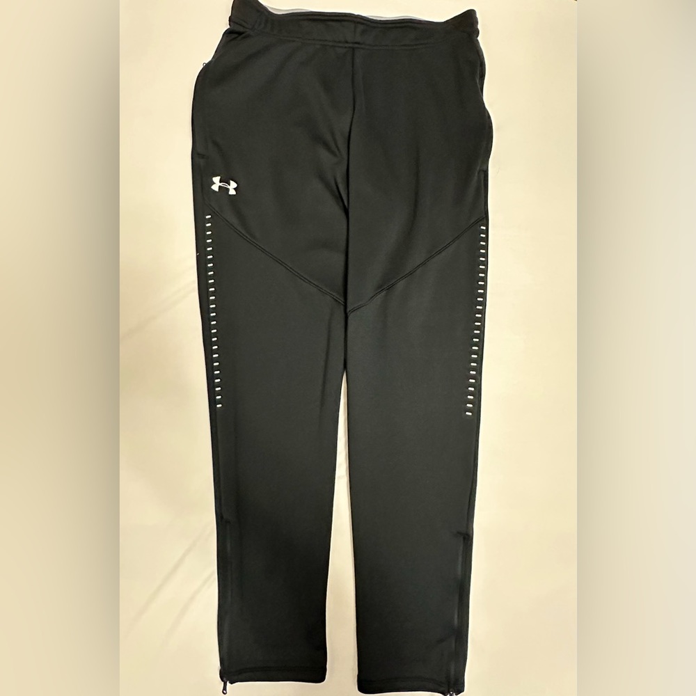 Under Armour training pants with zippers on bottom black size medium